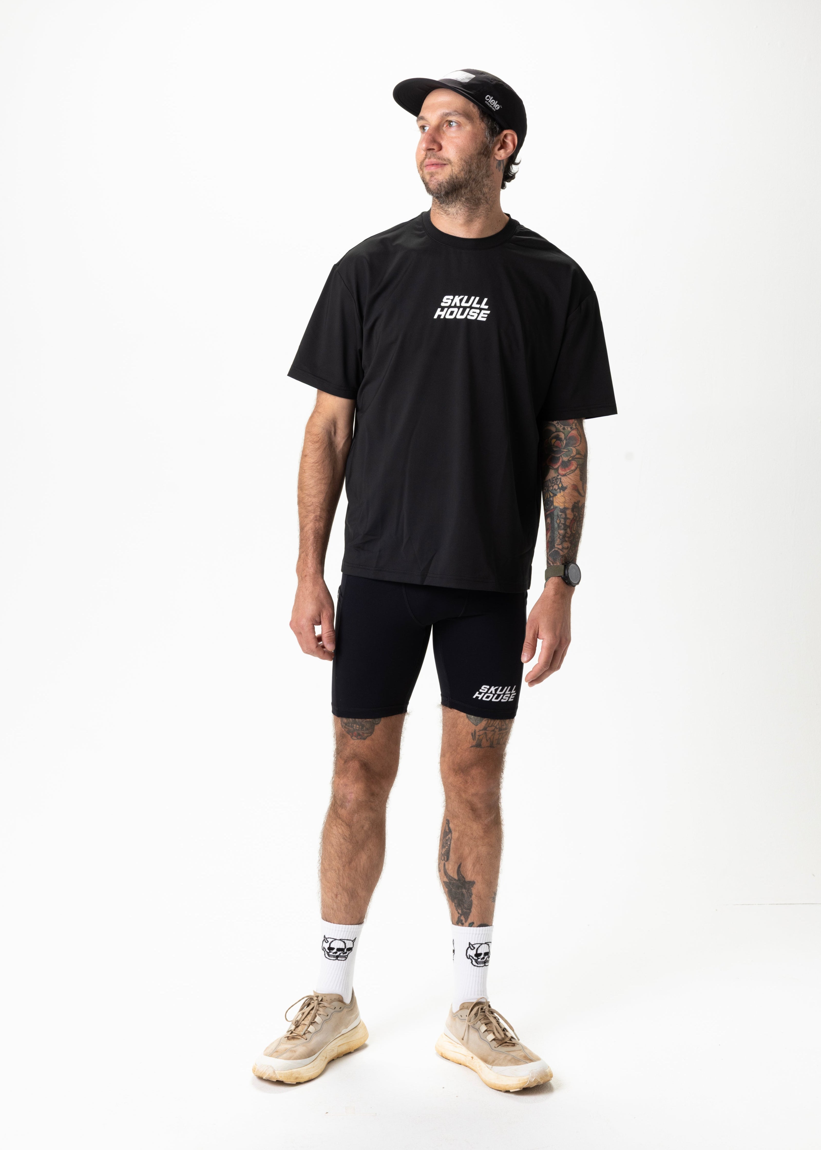 TAPERING RUN TEE, UNISEX - BLACK
